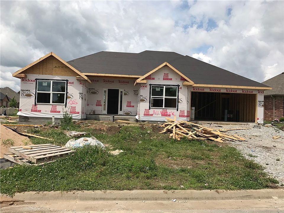 2nd image of 1749 Summer Rose Ave