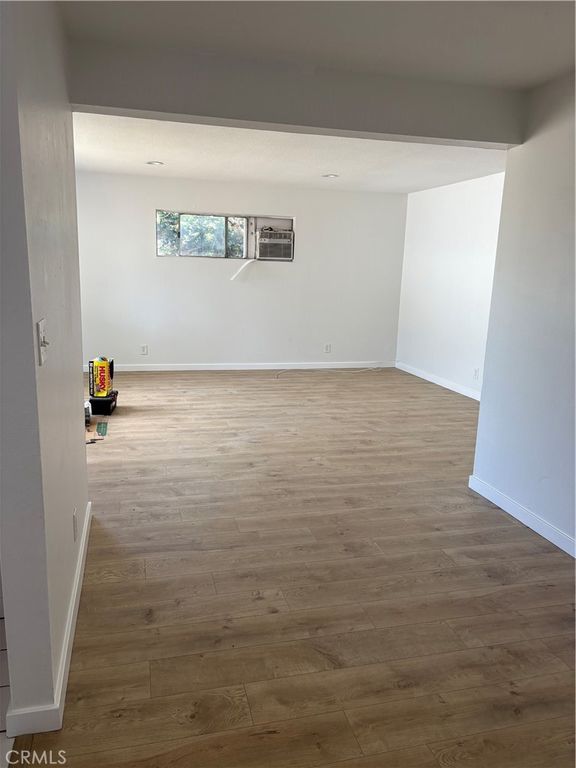 Apartment in Santa Ana - View 5