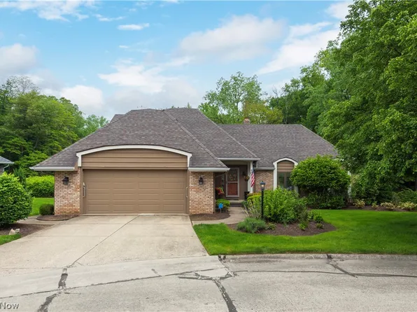 1031 Brook Ln, Rocky River, OH 44116