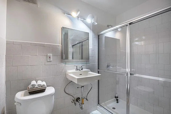 Rented by Cyberapts Management | media 10