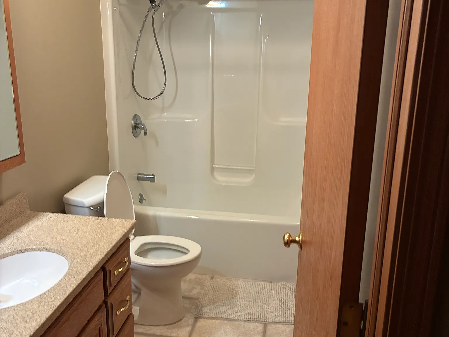 2 bed, 1.5 bath, 1100 sqft, $1,200 — Photo 4