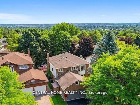 30 Moffat Cres, Aurora, ON L4G 4Z8