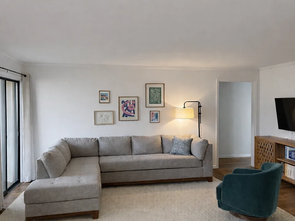 130 Hillsboro Pl