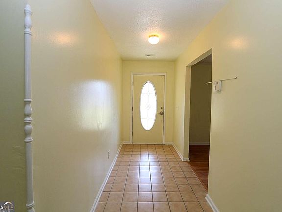 2nd image of 2352 Rowe St