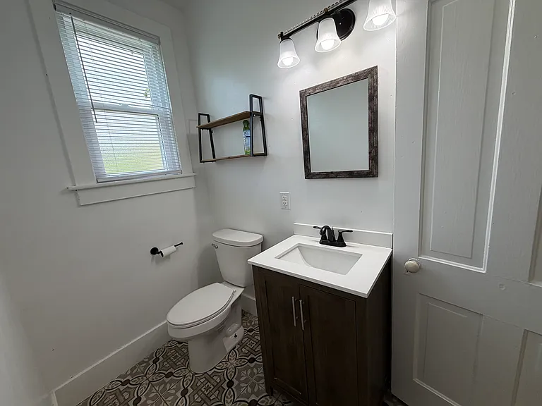 2515 Jackson St — Photo 6