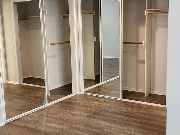 3rd image of 336 S Elm Dr APT 1