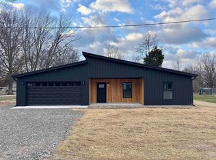 114 6th St SW, Linton, IN 47441