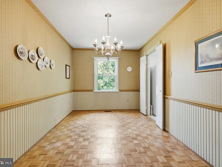 8350 Glastonbury Ct — Photo 7