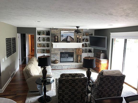 2nd image of 3376 Shoshone Dr SW