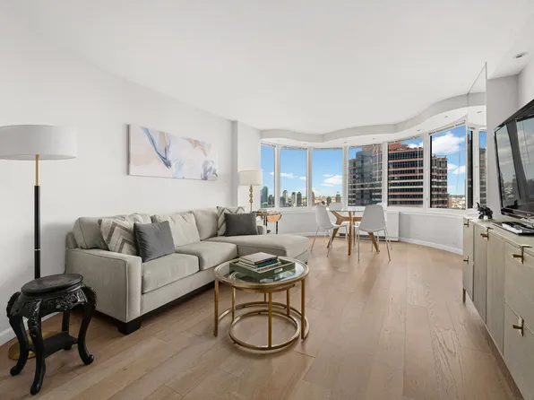330 East 38th Street image 1 of 17