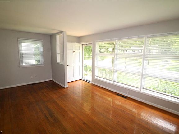 2nd image of 1602 Crystal Ln