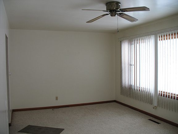 3rd image of 401 21st St SE