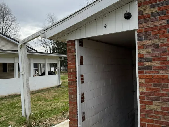 91 W 5th St, Frazeysburg, OH 43822