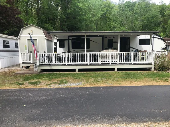 358 Creekview Dr, Cleveland, GA 30528