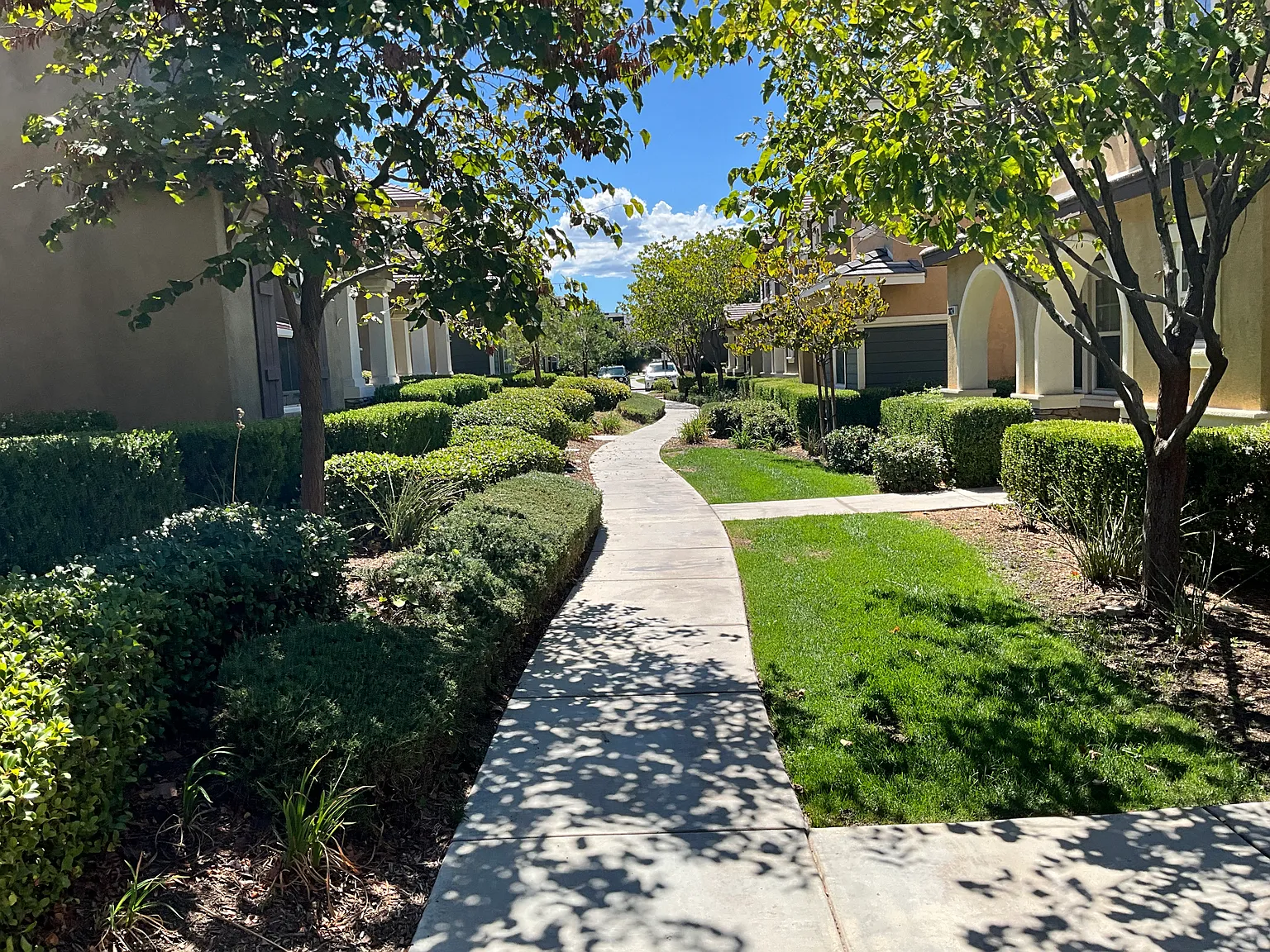 3 bed, 2.5 bath, 1854 sqft, $2,800 — Photo 3