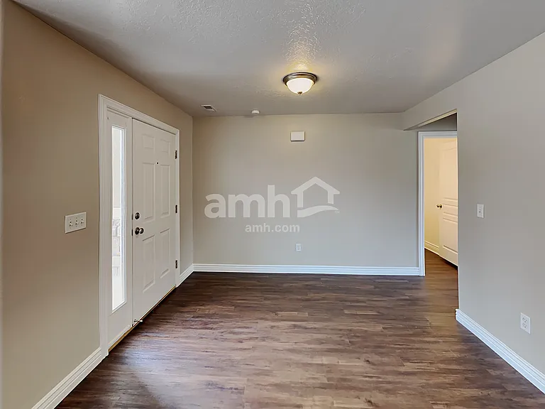 1460 S Heather Ln — Photo 7