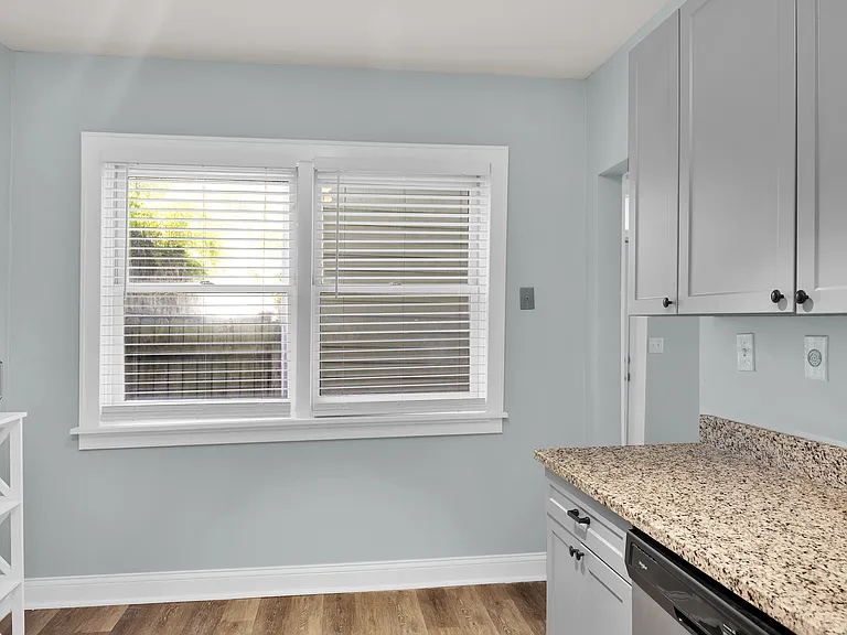 2602 Riverside Dr — Photo 6