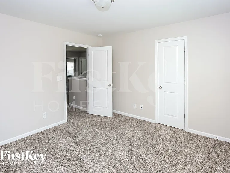 140 Kingston Dr — Photo 13