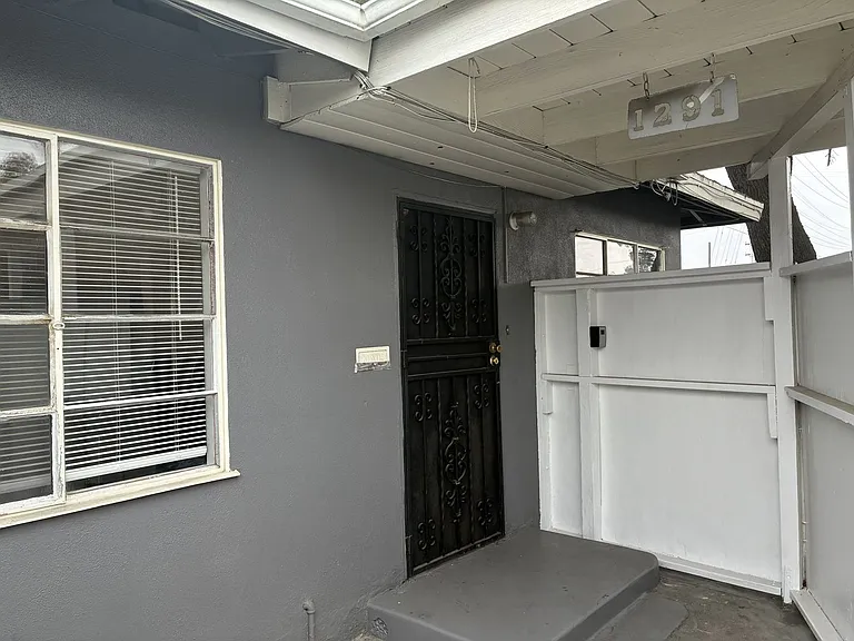 1291 N Sierra Way #1291 — Photo 4