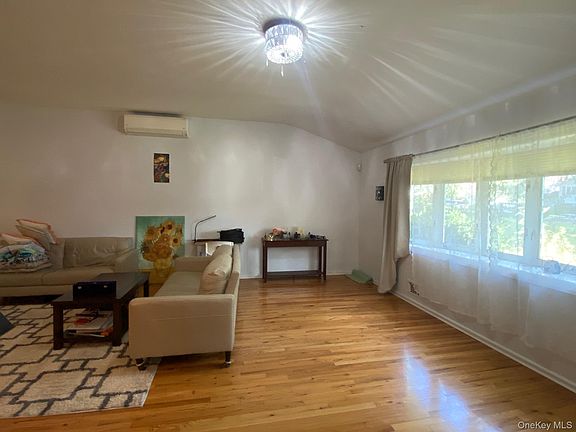 4th image of 12 Russell Woods Road