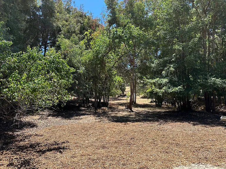 Lakewood Cir — Photo 15