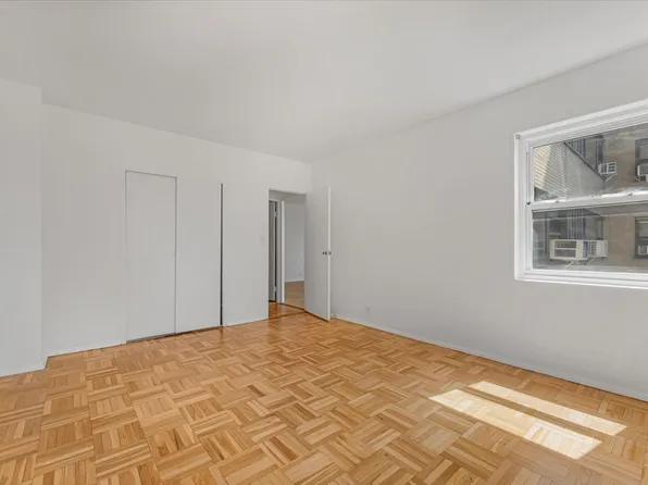 9 Fordham Hill Oval image 6 of 12