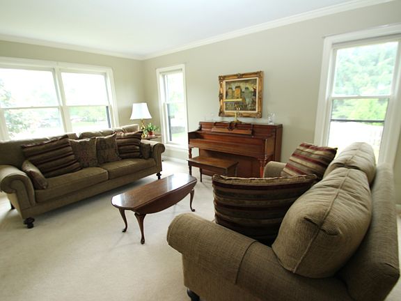 4th image of 7 Meadow Wood Cir