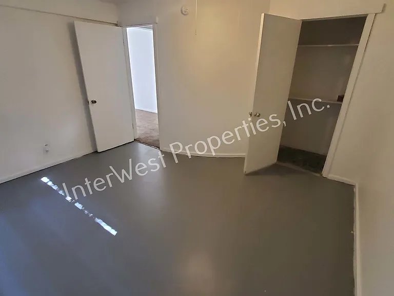 11714 E Burnside St — Photo 7