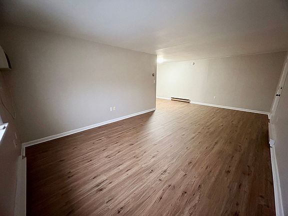 5th image of 702 E Willow St APT 202
