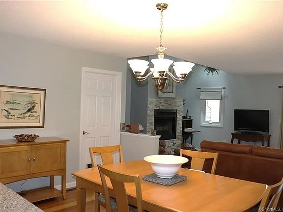 5th image of 405 Sandstone Dr #405