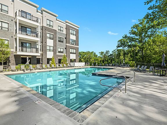 3rd image of 35 Walnut Ave Suite 4