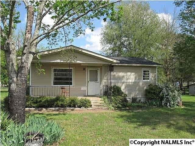 1st image of 330 Pauline Dr
