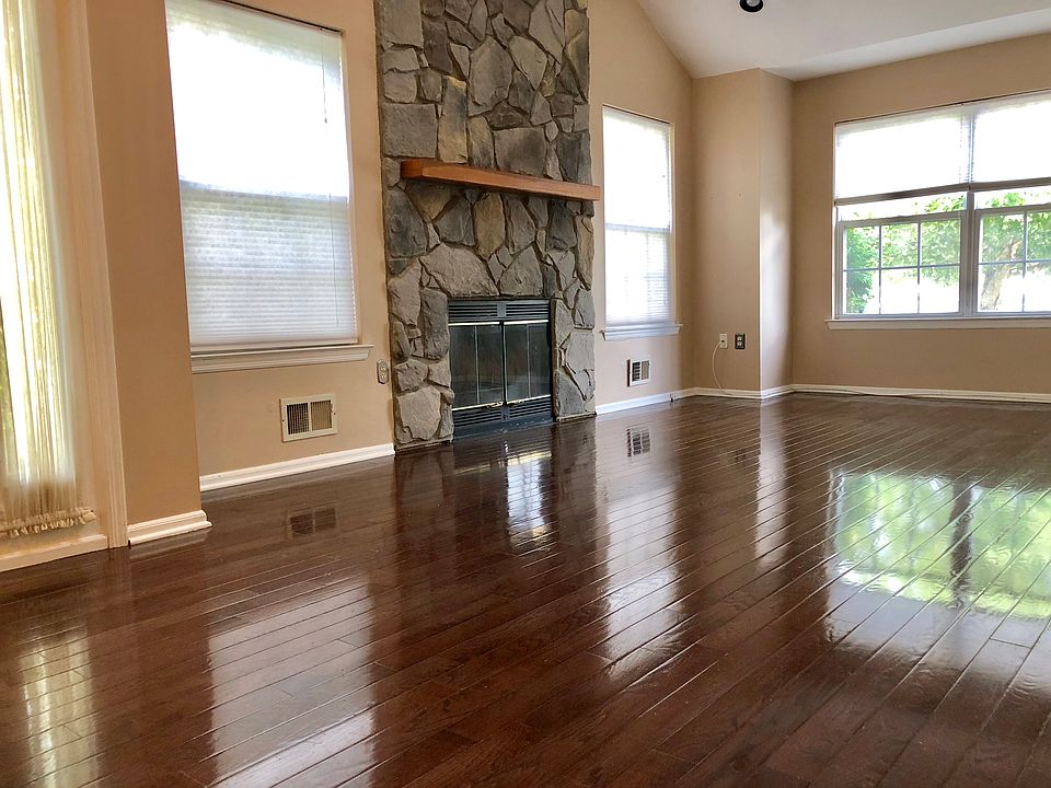 Living room with fire place 