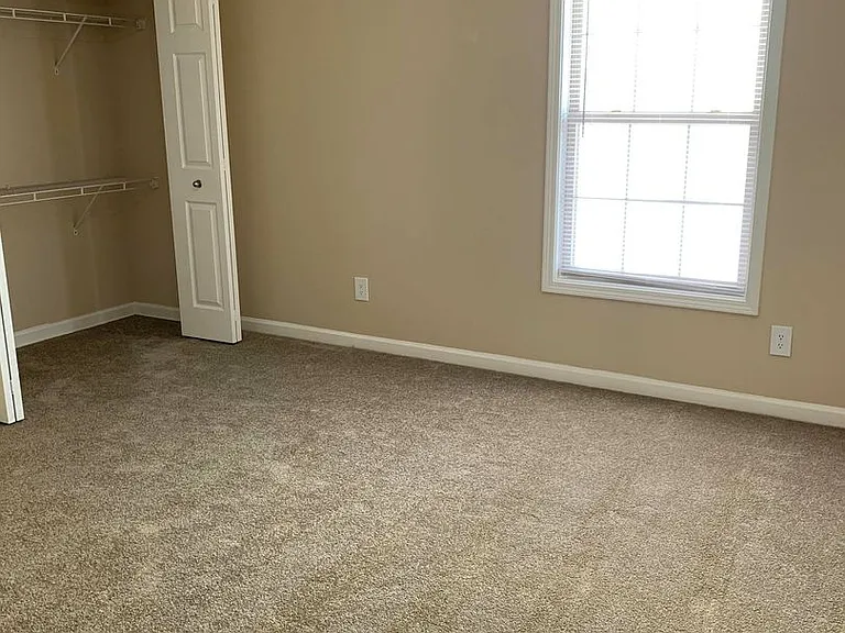 Fox Brook Apartments — Photo 26