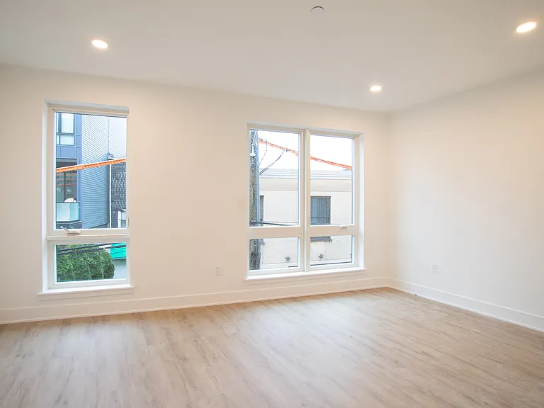 1325 N Lee St — Photo 15