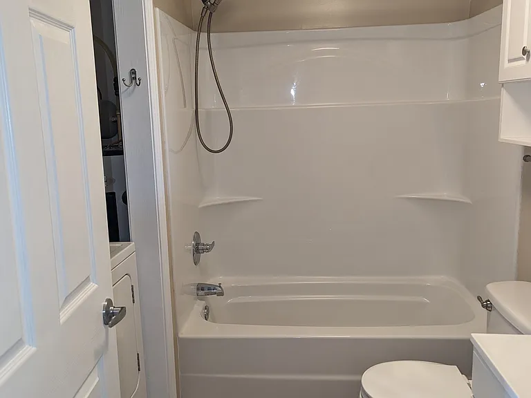 Bathtub Main bathroom