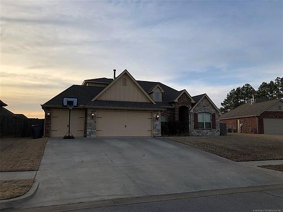 3rd image of 13512 S Poplar Ct