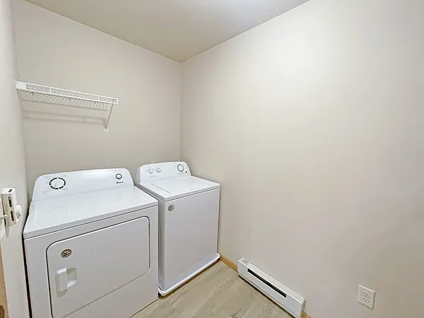 Elk Pointe Apartments — Photo 11