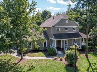 110 Periwinkle Dr #19, Middlebury, CT 06762