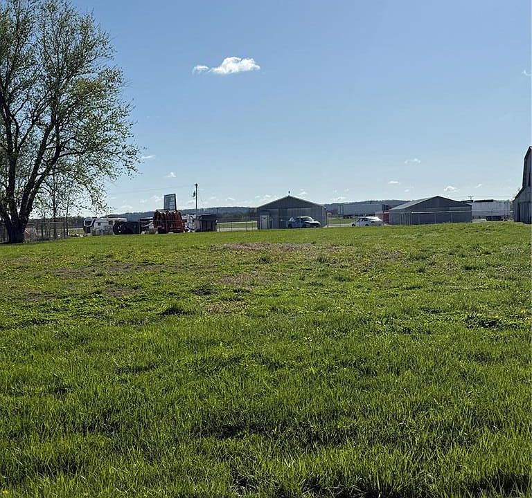 2nd image of 20994 Pike 307
