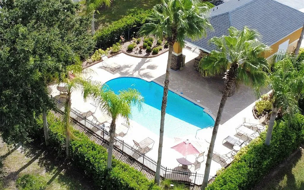 3 bed, 2.5 bath, 1302 sqft, $3,000 — Photo 2