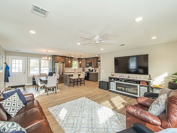 2nd image of 773 Union Blvd