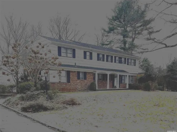 110 Redwood Drive, Roslyn, NY 11576