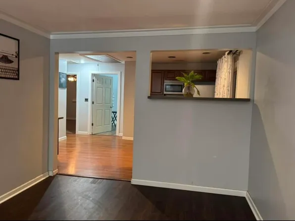 2720 Iowa Dr, Troy, MI 48083