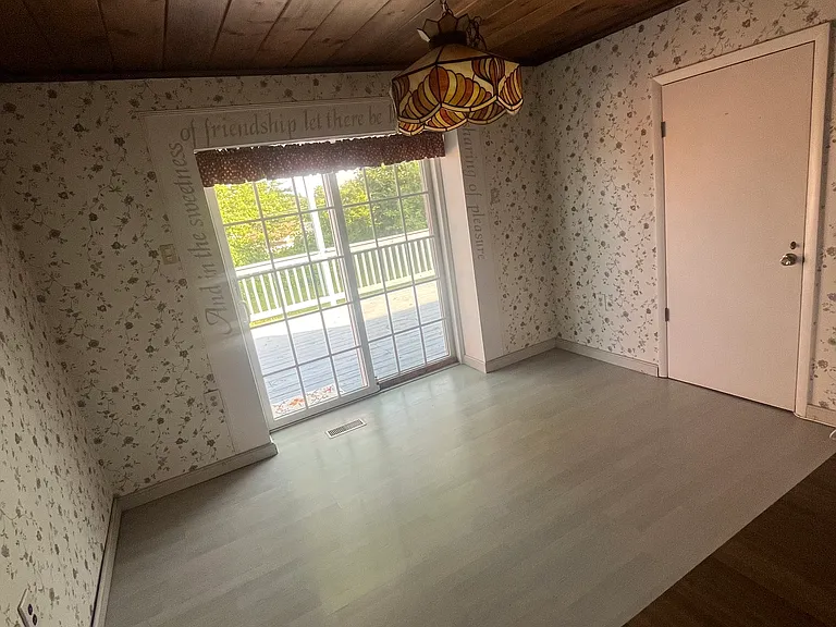 Breakfast nook off of the kitchen