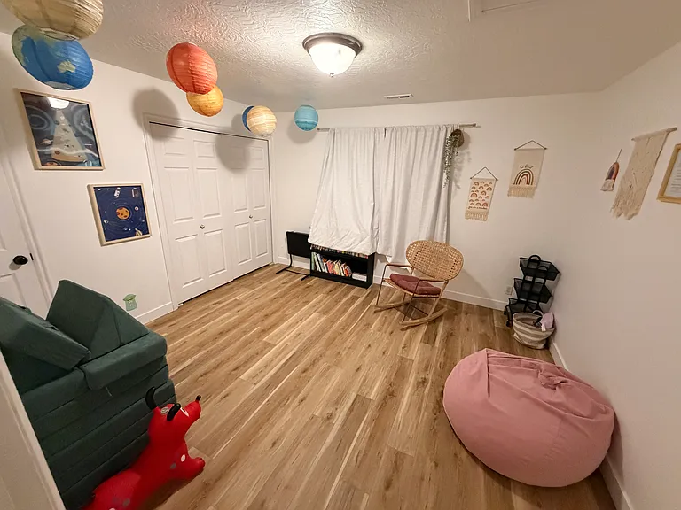 184 W Pacific Dr — Photo 9