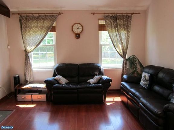 5th image of 307 Genoa Dr