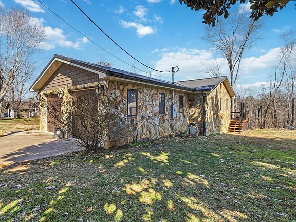 3rd image of 194 Military Rd