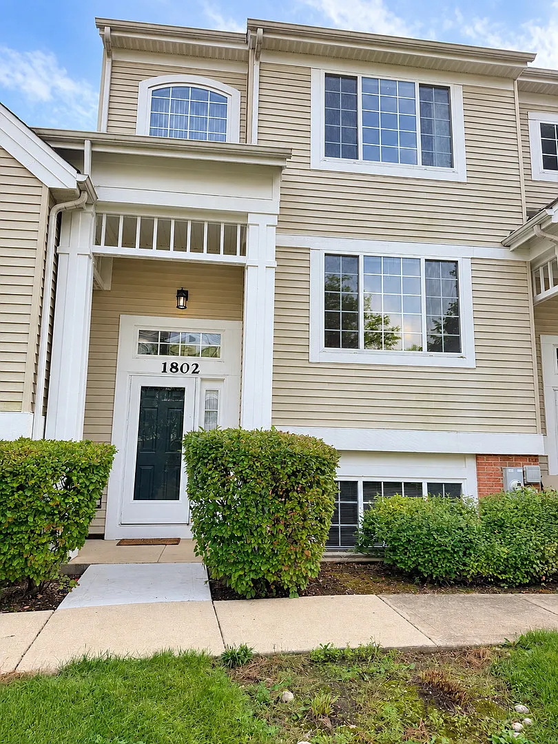 3 bed, 2.5 bath, 1862 sqft, $2,600 — Photo 1