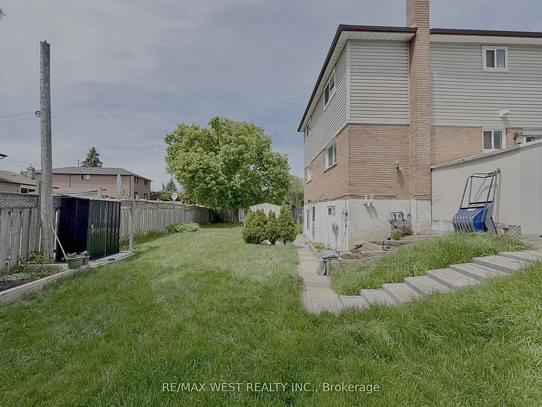 516 Harris Ct — Photo 6